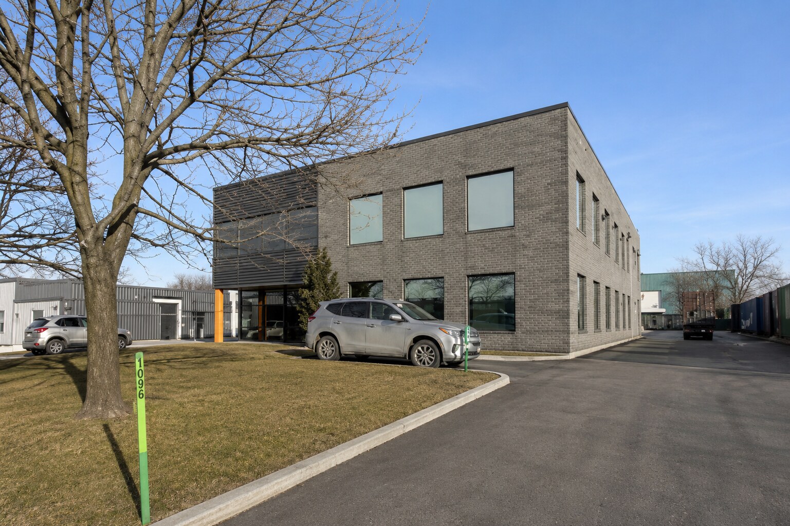 445 Rue Du Parc-Industriel, Longueuil, QC à louer Photo de l’immeuble– Image 1 sur 6