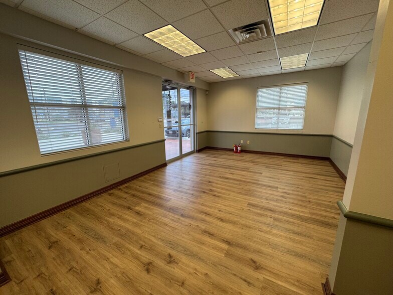 306 W Sunset Rd, San Antonio, TX à louer - Photo de l’immeuble – Image 3 sur 9