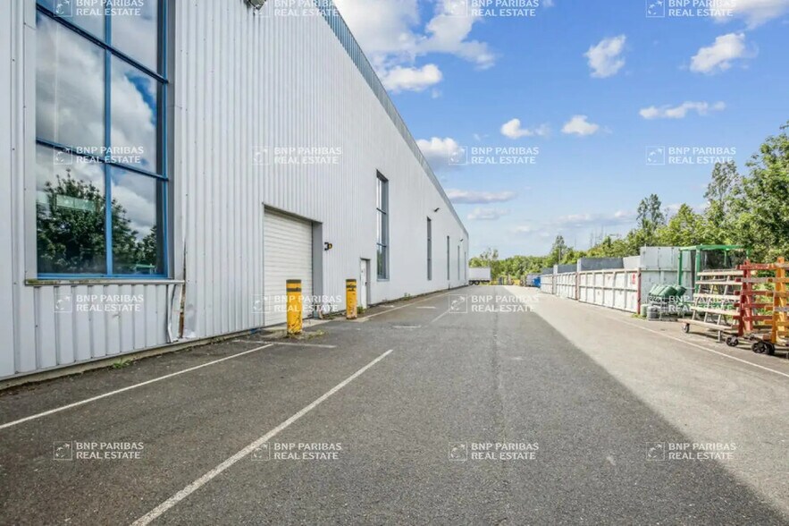 Local d’activités dans Orléans à louer - Photo de l’immeuble – Image 2 sur 26