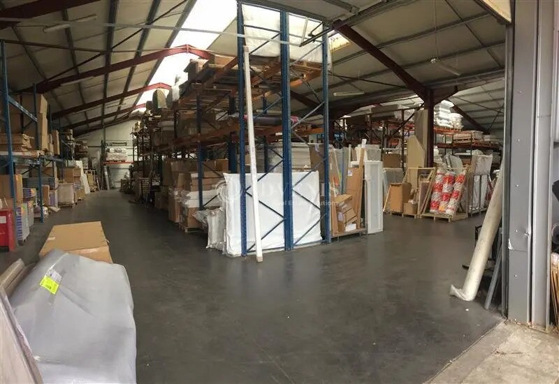 Local d’activités dans Saucats à louer - Photo de l’immeuble – Image 3 sur 9