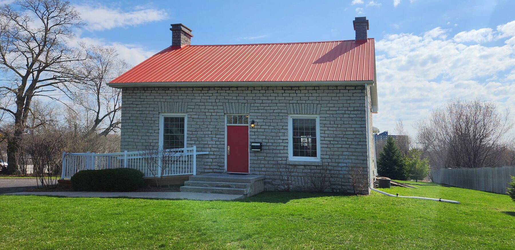 294 Elliott Av, Kingston, ON à louer Photo de l’immeuble– Image 1 sur 3