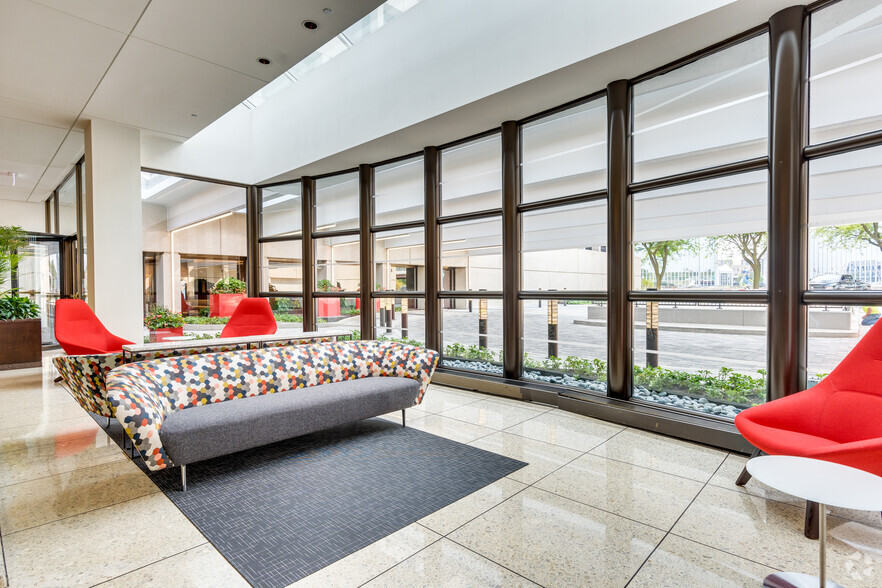 8745 W Higgins Rd, Chicago, IL à louer - Photo intérieure – Image 3 sur 7
