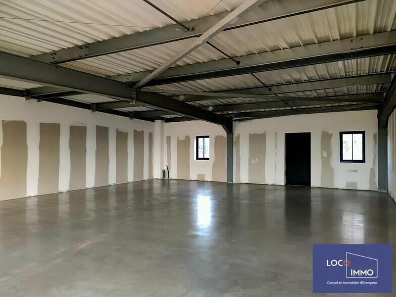 Local commercial dans BEAUPUY à louer - Photo de l’immeuble – Image 3 sur 5