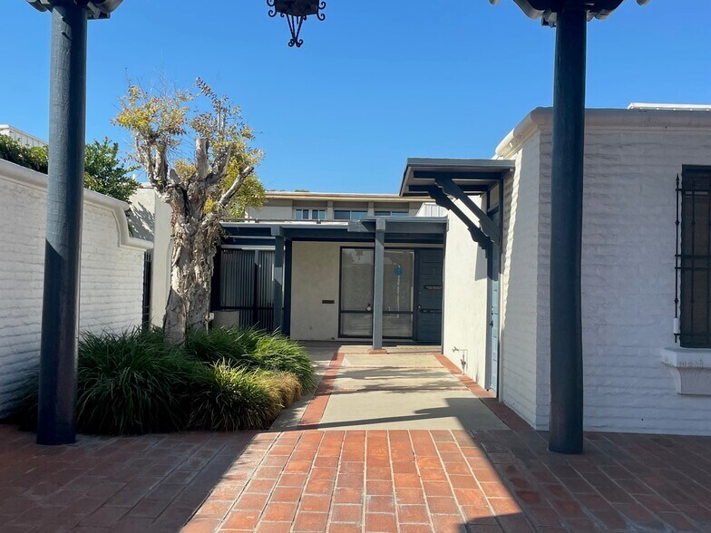 17400 Irvine Blvd, Tustin, CA à louer - Photo de l’immeuble – Image 3 sur 26