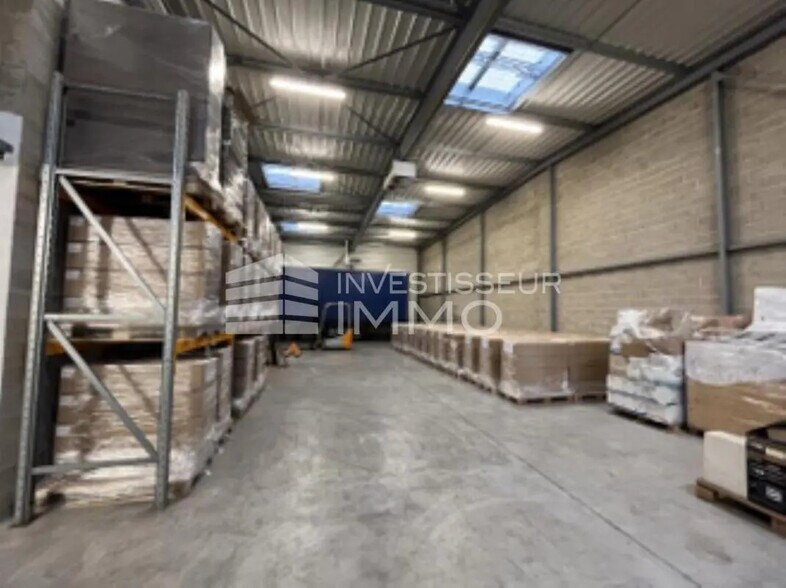 Local d’activités dans Émerainville à louer - Photo intérieure – Image 3 sur 3