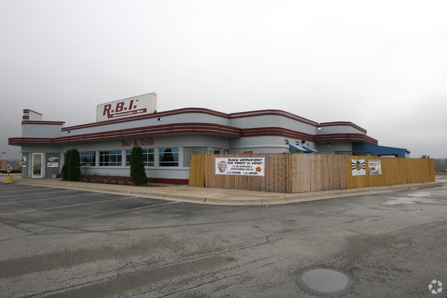 3870 N Perryville Rd, Rockford, IL à louer - Photo principale – Image 1 sur 3