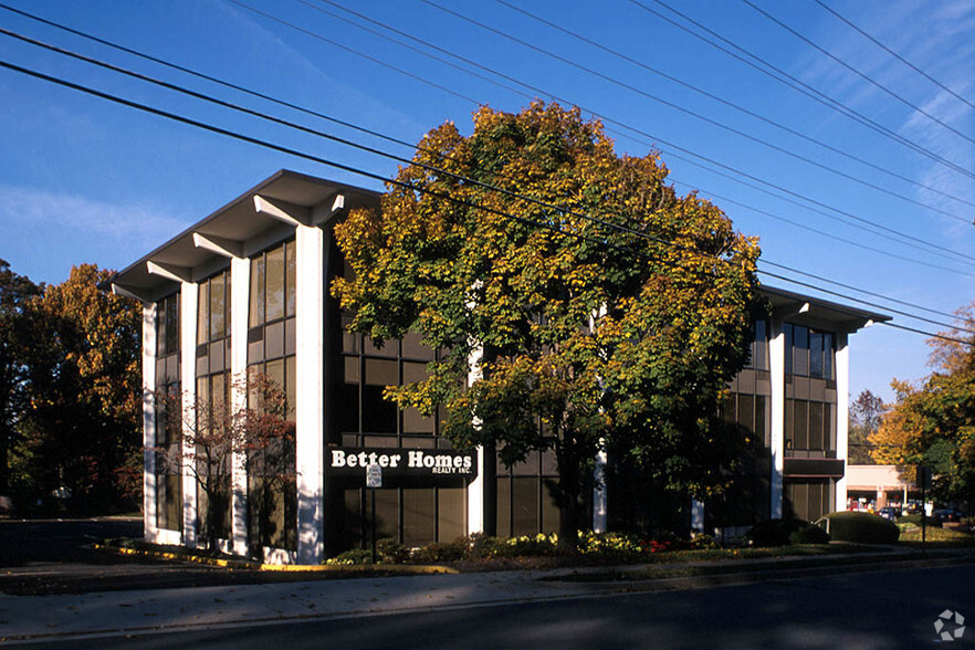 6045 N Wilson Blvd, Arlington, VA à louer - Photo de l’immeuble – Image 2 sur 8