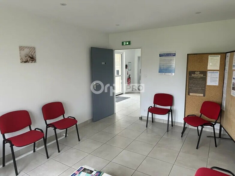 Bureau dans Vieillevigne à louer - Photo de l’immeuble – Image 2 sur 6