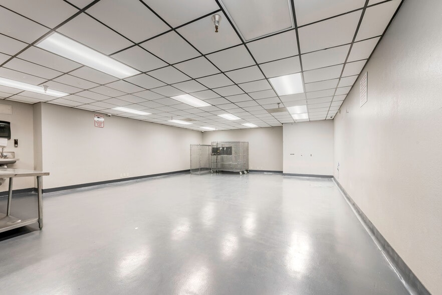 2338 E Anaheim St, Long Beach, CA à louer - Photo de l’immeuble – Image 2 sur 15