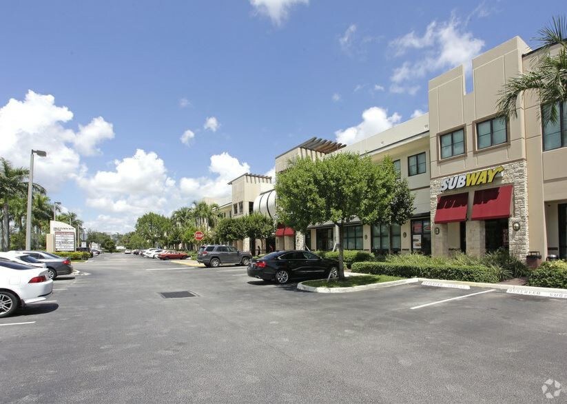 4900 S University Dr, Davie, FL à louer - Photo de l’immeuble – Image 3 sur 7