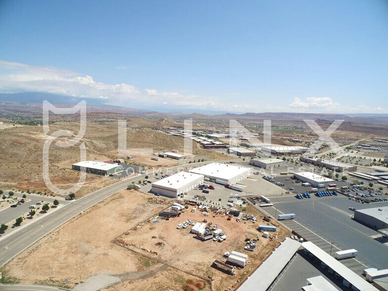 1076 E Commerce St, Saint George, UT à louer - Photo de l’immeuble – Image 3 sur 6