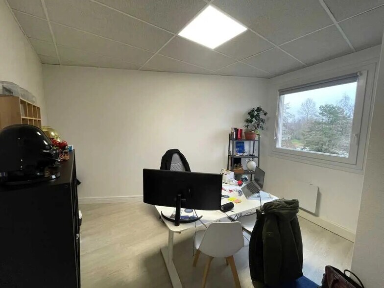Bureau dans Compiègne à louer - Photo de l’immeuble – Image 2 sur 14