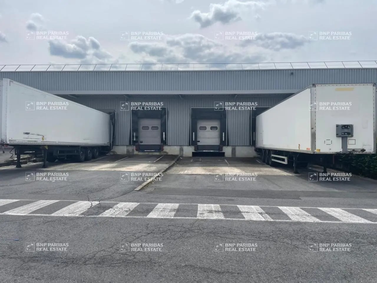 Bureau dans Brie-Comte-Robert à louer Photo principale– Image 1 sur 4