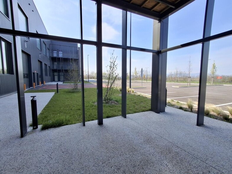 Industriel/Logistique dans Mionnay à louer - Hall d’entrée – Image 3 sur 7