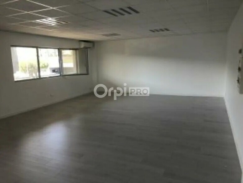 Bureau dans Canéjan à louer - Photo de l’immeuble – Image 1 sur 6
