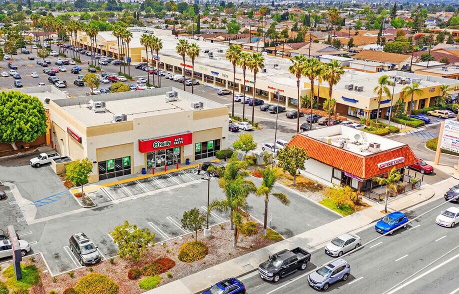 940-970 N Tustin St, Orange, CA à louer - Photo de l’immeuble – Image 2 sur 3