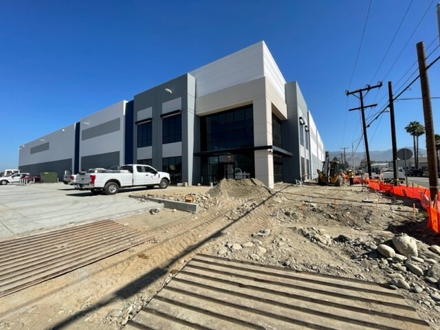 415 S Motor Ave, Azusa, CA à louer Photo de l’immeuble– Image 1 sur 9