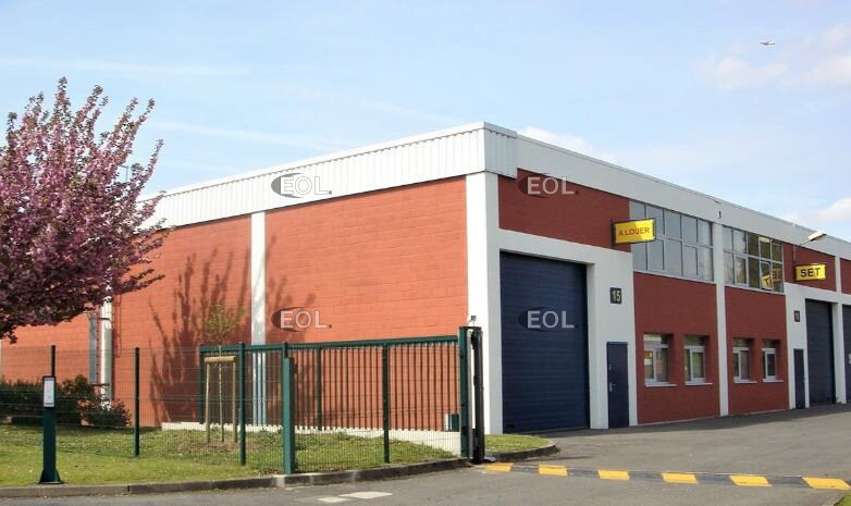 Local d’activités dans Villepinte à louer - Photo de l’immeuble – Image 1 sur 4