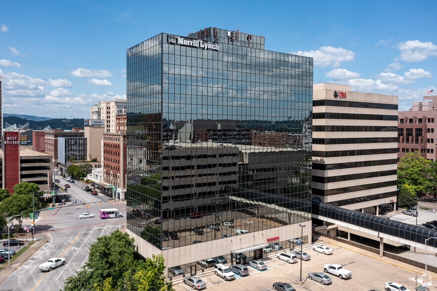 200 W Martin Luther King Blvd, Chattanooga, TN à louer - Photo de l’immeuble – Image 1 sur 15