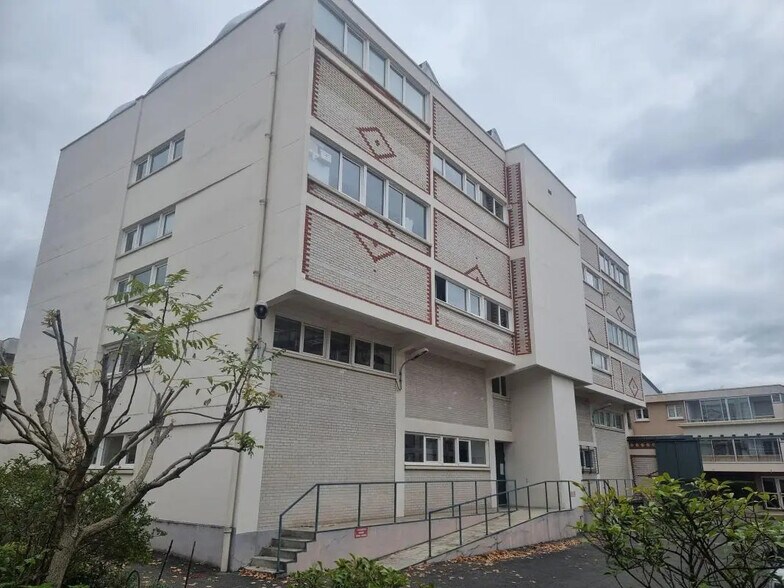 Bureau dans Montreuil à louer - Photo de l’immeuble – Image 1 sur 7