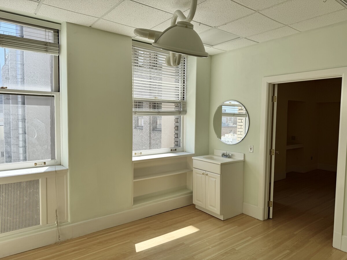 490 Post St, San Francisco, CA 94102 - Lot 1244 -  - Photo intérieure - Image 1 of 5