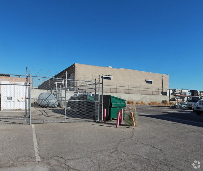 21740-21748 Marilla St, Chatsworth, CA à louer - Photo de l’immeuble – Image 3 sur 4