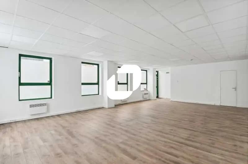 Bureau dans Viry-Châtillon à louer - Photo de l’immeuble – Image 2 sur 11