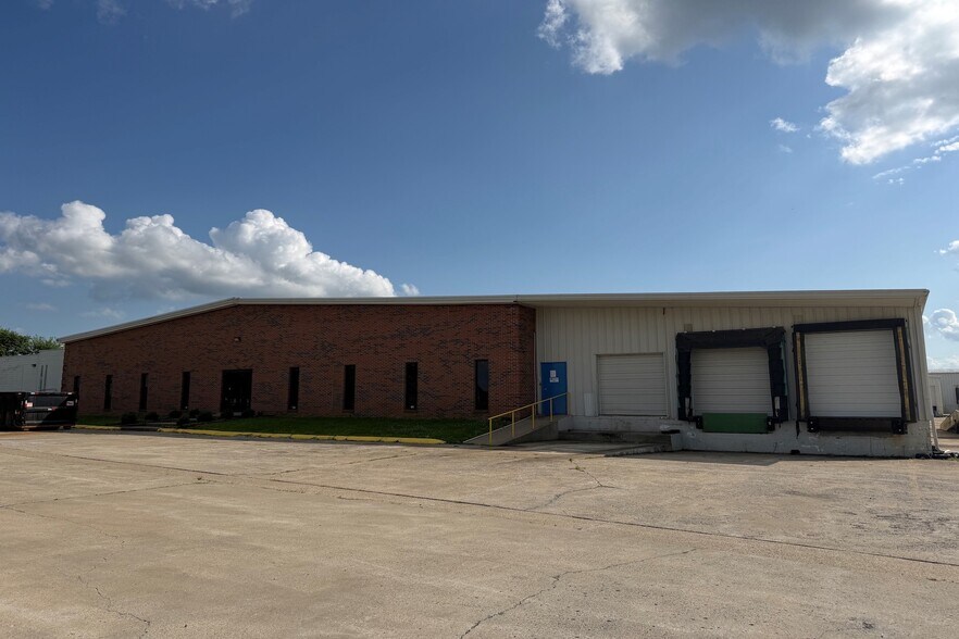 198 Trojan St, Mount Sterling, KY à louer - Photo de l’immeuble – Image 1 sur 18