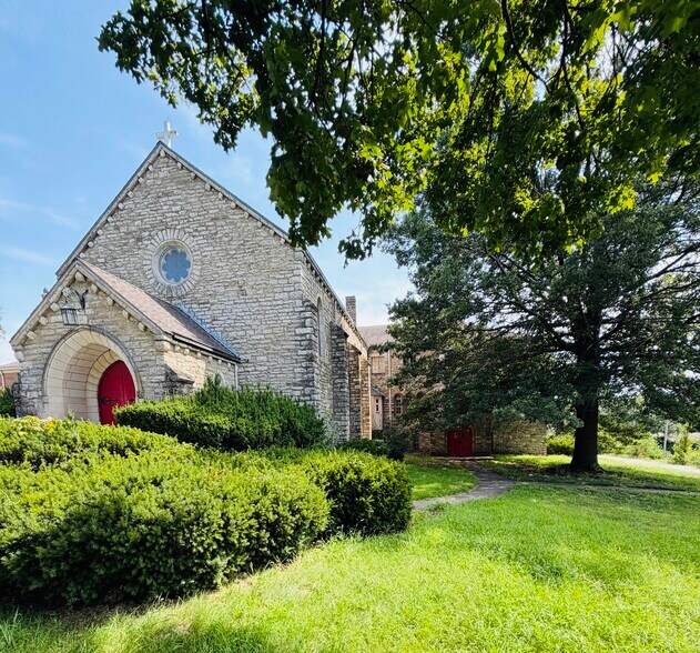 5809 E Red Bridge Rd, Kansas City, MO à vendre - Photo de l’immeuble – Image 2 sur 9