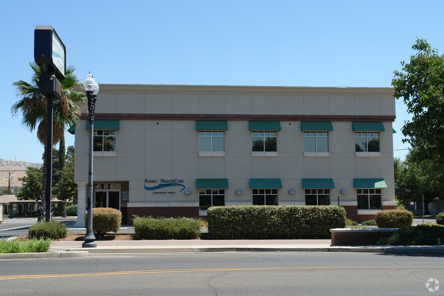314 N Main St, Porterville, CA à vendre - Photo de l’immeuble – Image 2 sur 7
