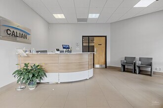 48-50 Steacie Dr, Ottawa, ON à louer Photo intérieure– Image 2 sur 12