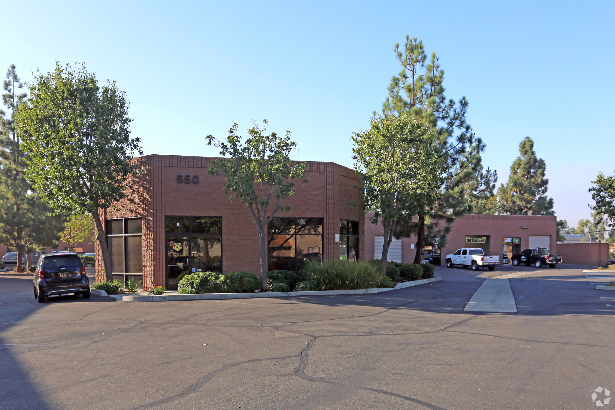 550 Industrial Way, Fallbrook, CA à louer Photo principale– Image 1 sur 6