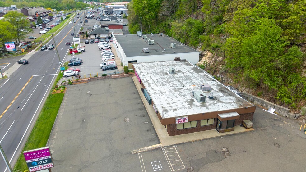 132 Federal Rd, Danbury, CT à louer - Photo de l’immeuble – Image 3 sur 33
