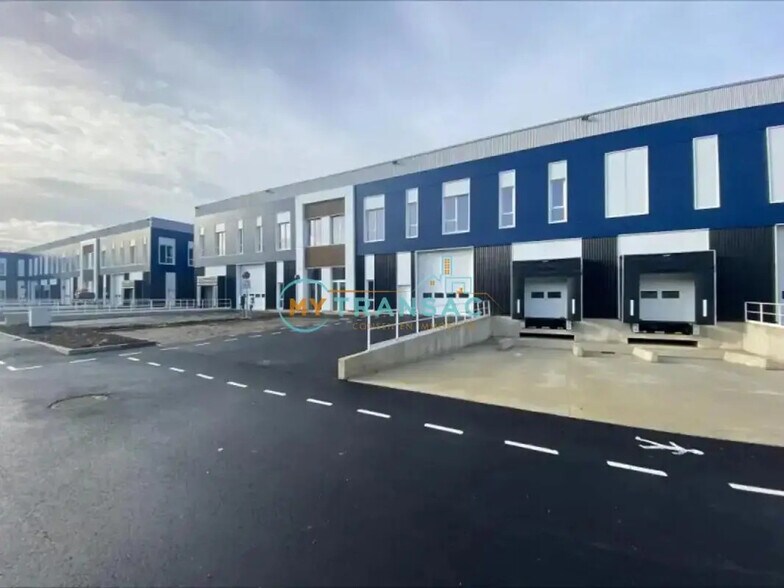 Local d’activités dans Moissy-Cramayel à louer - Photo de l’immeuble – Image 1 sur 11