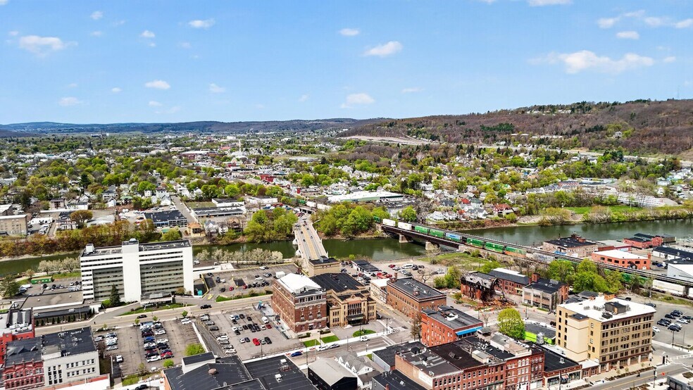 255 Washington St, Binghamton, NY à vendre - Photo de l’immeuble – Image 3 sur 36