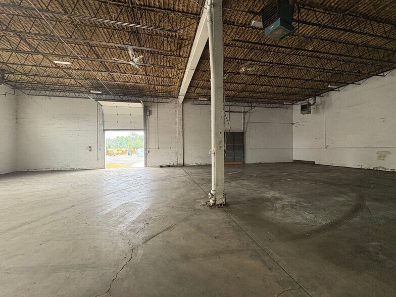 747 Walden Ave, Buffalo, NY à louer - Photo de l’immeuble – Image 3 sur 10