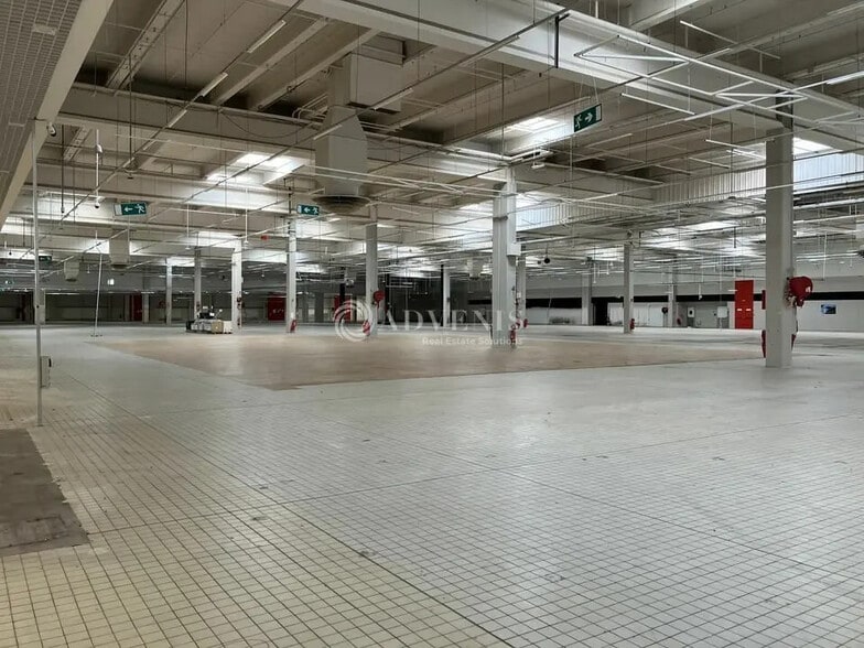 Local commercial dans Saint-Doulchard à louer - Photo intérieure – Image 1 sur 5