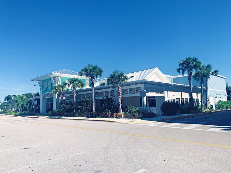 2088 9th St N, Naples, FL à louer - Photo de l’immeuble – Image 1 sur 7
