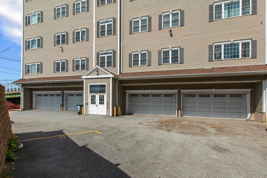 473 Revere Beach Pky, Revere, MA à vendre - Photo de l’immeuble – Image 2 sur 13