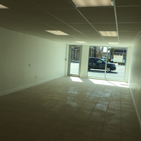 401-405 E Hallandale Beach Blvd, Hallandale Beach, FL à louer - Photo de l’immeuble – Image 3 sur 10