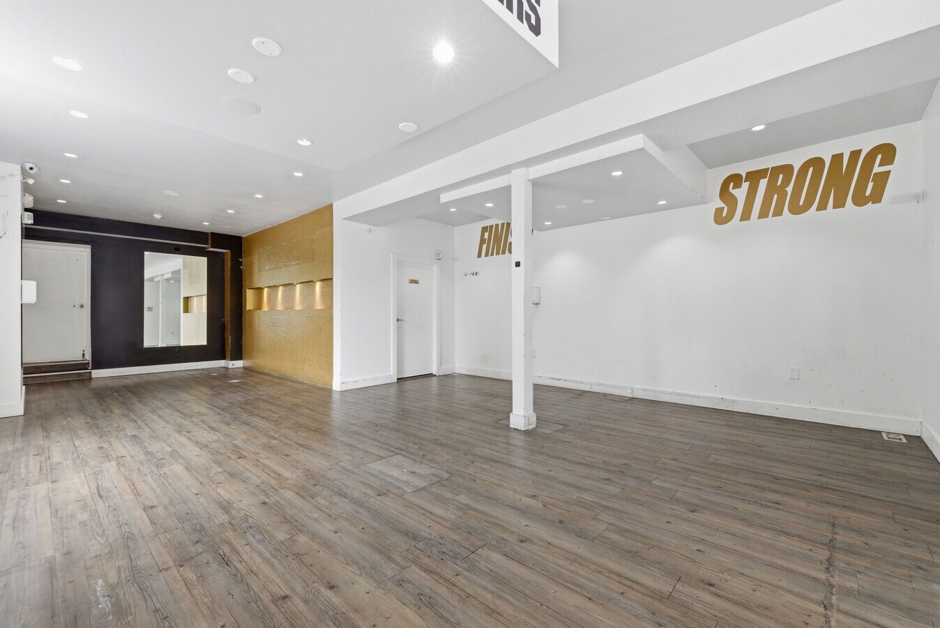 437 Columbus Ave, Boston, MA 02116 - Lot R/C - - Photo intérieure - Image 1 of 5