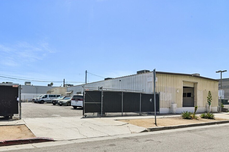 850-858 Lillian Way, Los Angeles, CA à louer - Photo de l’immeuble – Image 2 sur 8