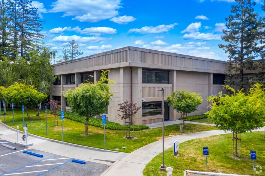 3420 Hillview Ave, Palo Alto, CA à louer - Photo de l’immeuble – Image 3 sur 5