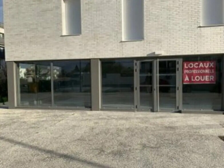 Local commercial dans Bruges à louer - Photo de l’immeuble – Image 1 sur 5