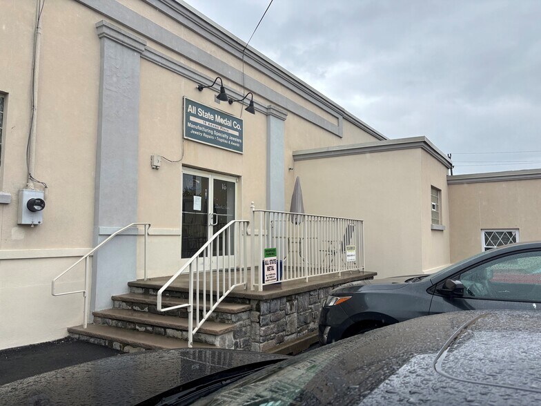 16-18 Adams Pl, Lodi, NJ à louer - Photo de l’immeuble – Image 1 sur 8