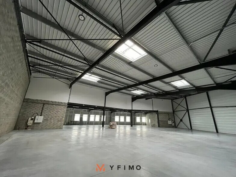 Industriel/Logistique dans Élancourt à louer - Photo intérieure – Image 3 sur 4