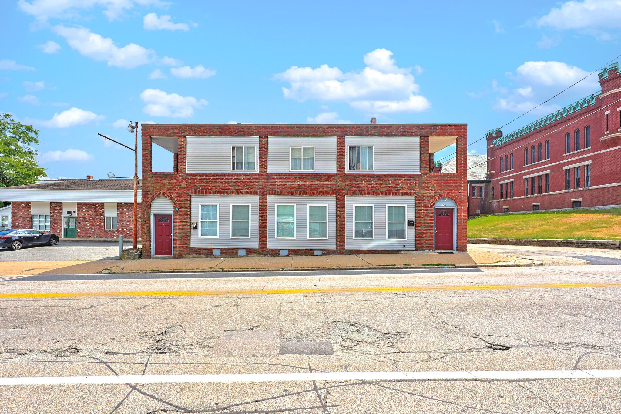 292 S Main St, Woonsocket, RI à vendre Photo de l’immeuble– Image 1 sur 10