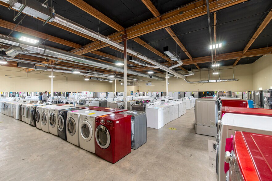 4825 Commercial St SE, Salem, OR à louer - Photo de l’immeuble – Image 3 sur 14