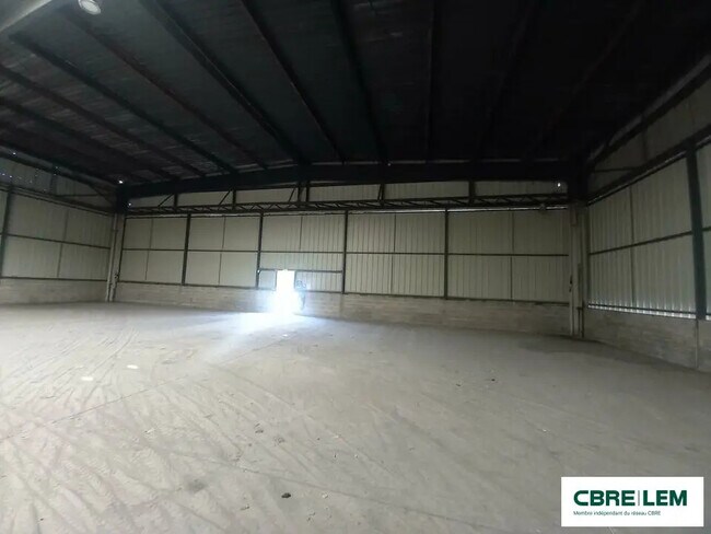 Plus de détails pour Local d'activités à louer