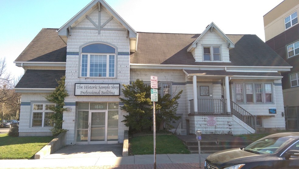 1645 Hertel Ave, Buffalo, NY à louer - Photo principale – Image 1 sur 15